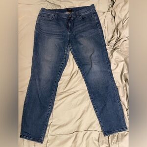 Ann Taylor Factory. Straight leg. Medium wash. Kind of stretchy. EUC
